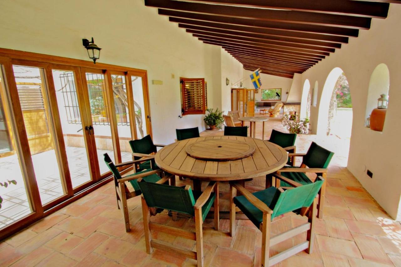 FINCA RAIZ VILLA | MORAIRA, SPAIN | SEASON DEALS FROM €428